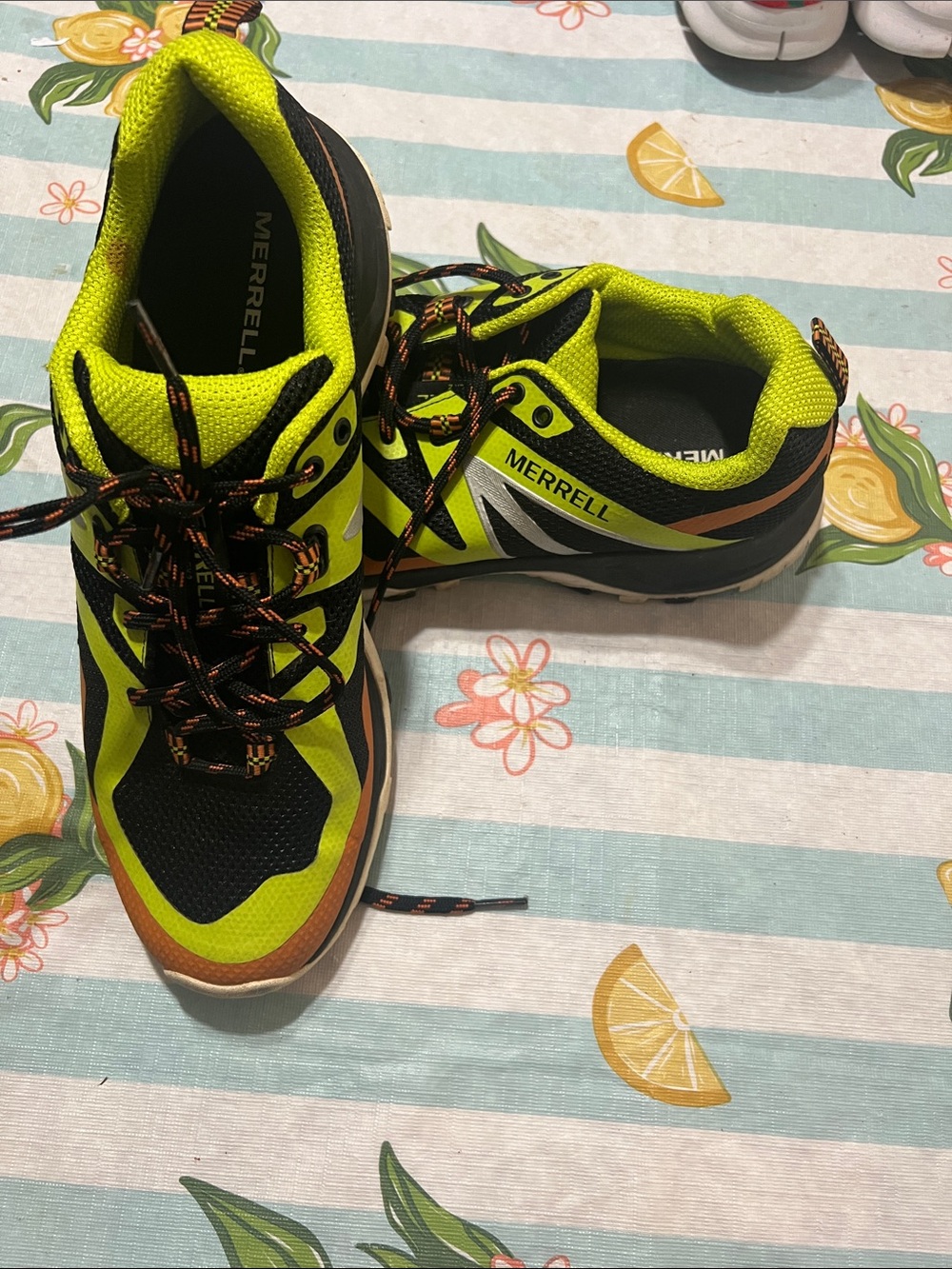 Merrell Men's Neon Yellow & Black Trail Running Shoes with Brownish/orangAccents